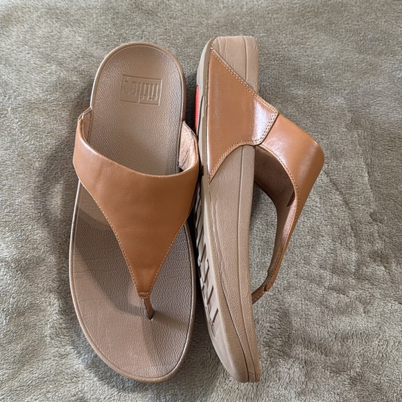 FitFlop Woman’s Lulu Tan Leather Flip Flop Sandals - Picture 3 of 11